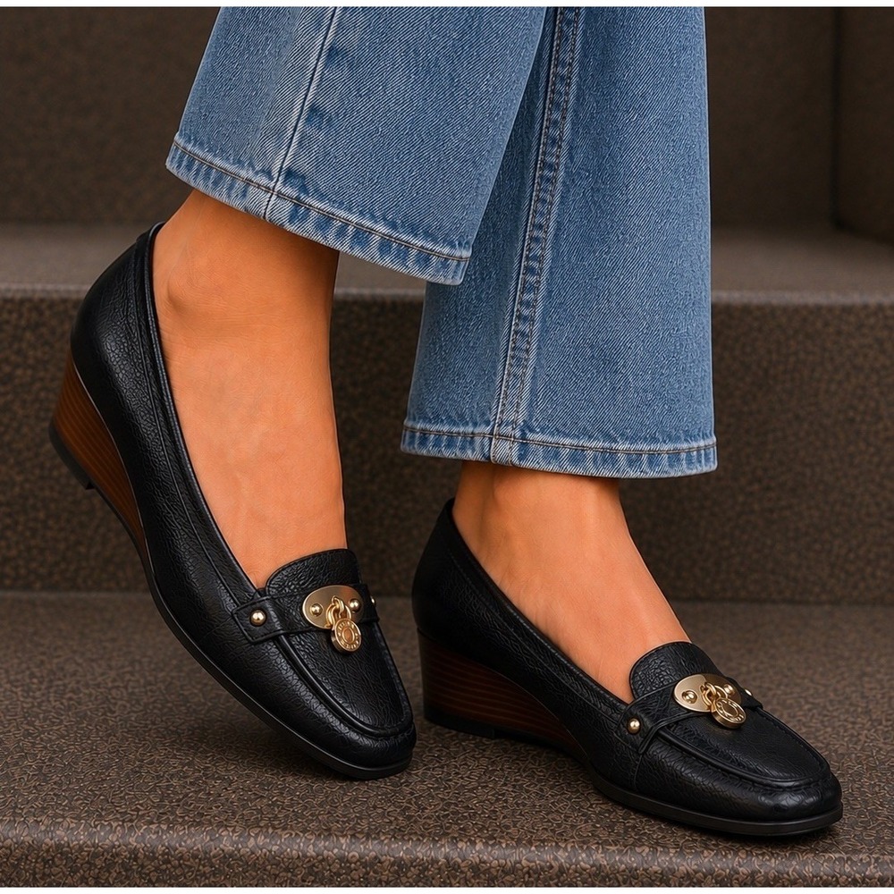 Tommy Hilfiger Kree Y2K Black Pebbled Leather Wedge Loafers Wood Heel Womens 8.5